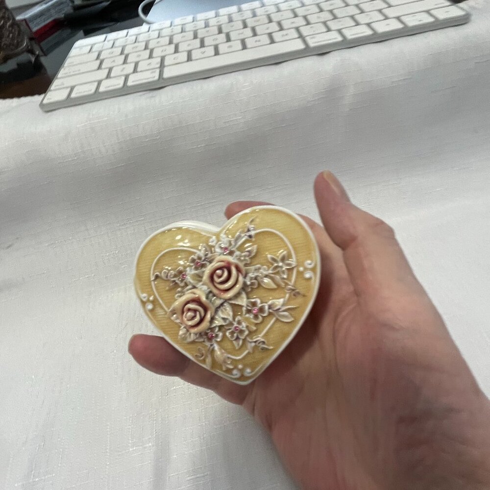 heart shaped trinket box